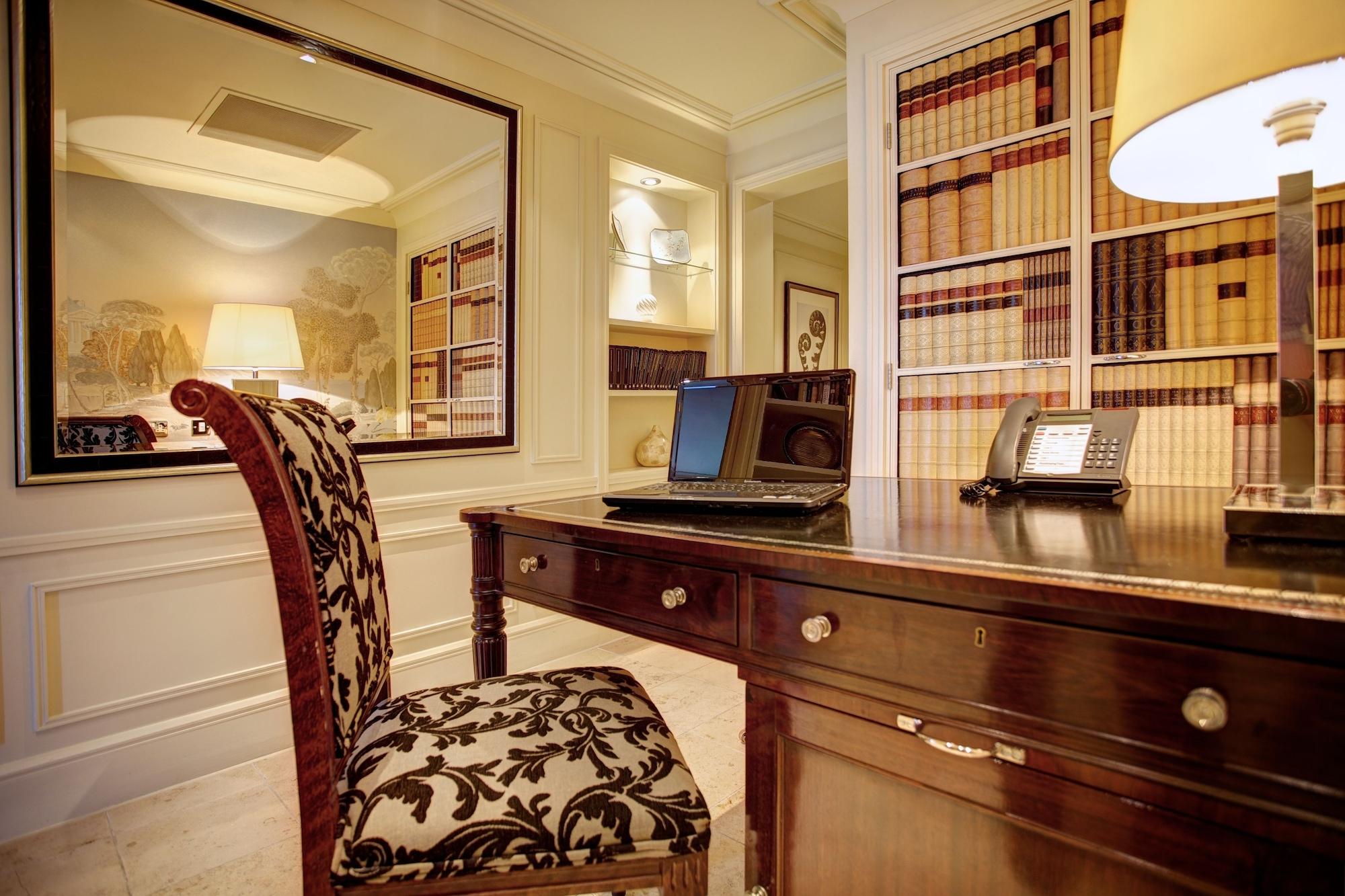 The Chester Grosvenor Hotel Eksteriør billede A room at the library