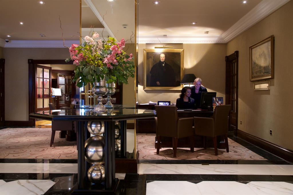 The Chester Grosvenor Hotel Eksteriør billede The Concierge Desk at the Dorchester