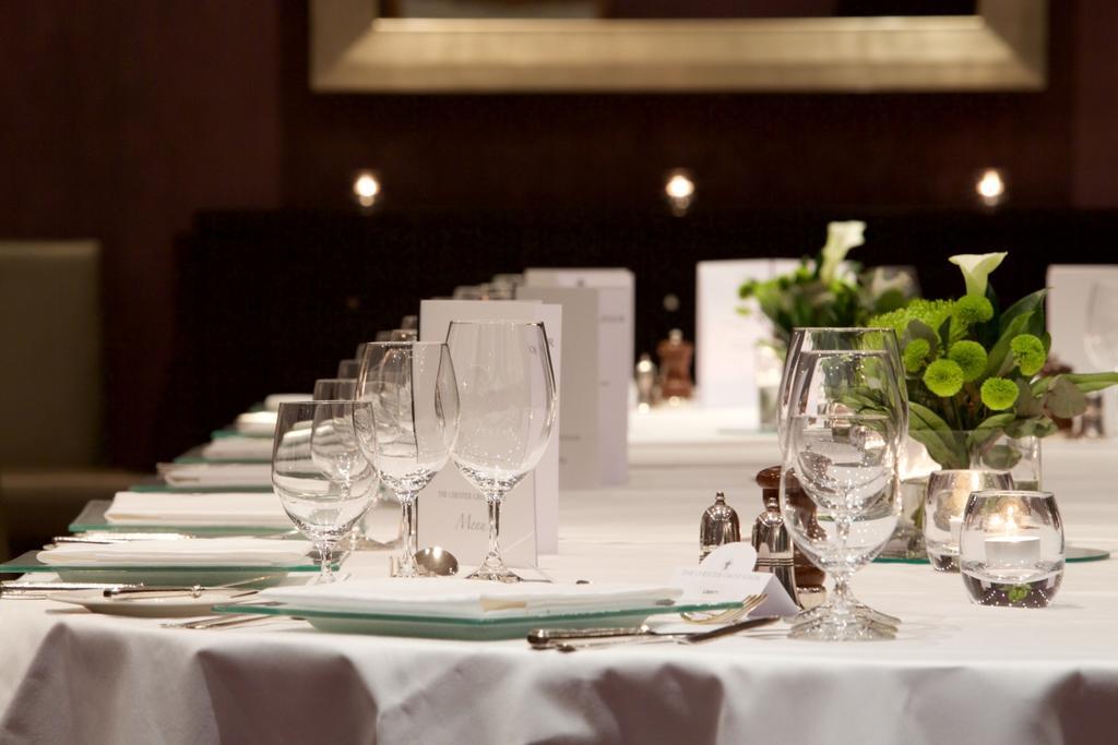 The Chester Grosvenor Hotel Eksteriør billede A table set for fine dining